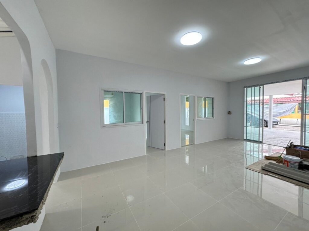 Silakorn Village Phanthong single storey townhouse (10)